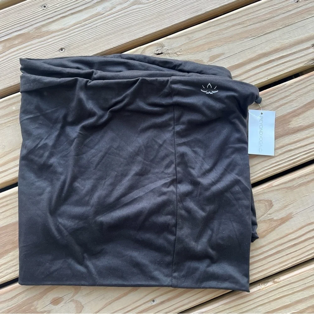 NWT BEYOND YOGA Pocket Infinity Scarf Black